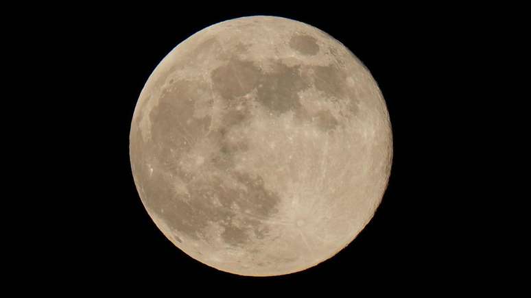 Os Estados Unidos travam uma corrida contra a China para levar seres humanos para a Lua ainda nesta d&eacute;cada