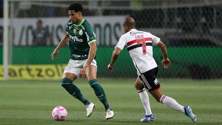 Lucas Moura em duelo contra o Palmeiras, em 2023 