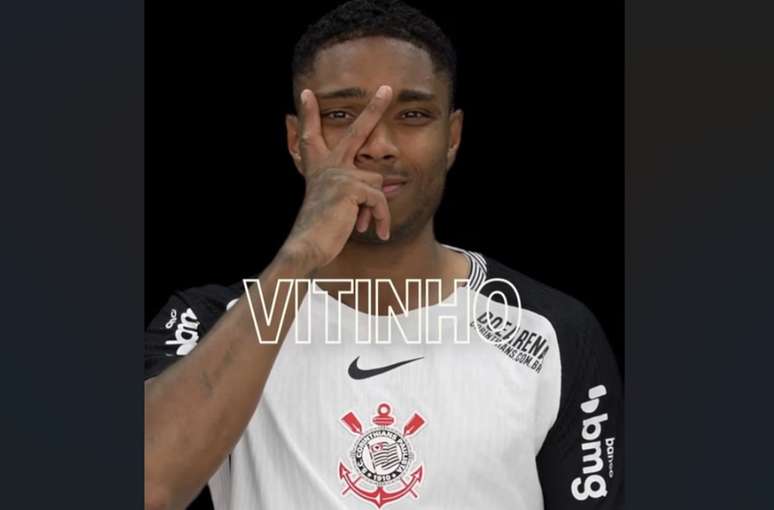 Vitinho celebrou finalmente seu primeiro gol no Tim&atilde;o &ndash;