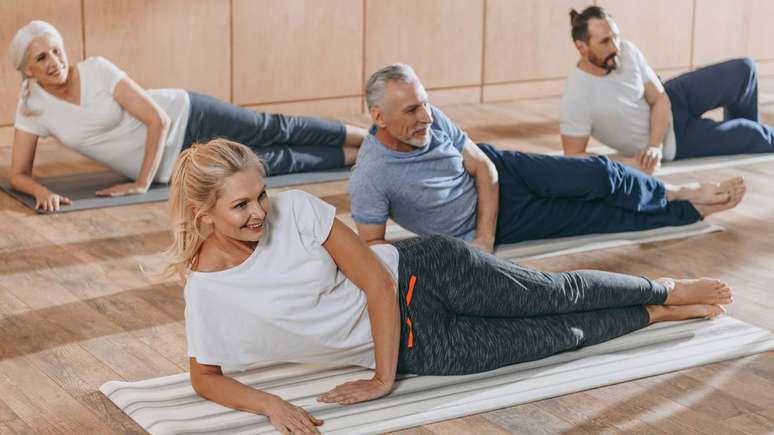 Adapt&aacute;vel a diferentes idades e n&iacute;veis de condicionamento, a ioga pode ser incorporada &agrave; rotina como ferramenta de autocuidado e preven&ccedil;&atilde;o de problemas de sa&uacute;de &ndash; depositphotos.com / AllaSerebrina