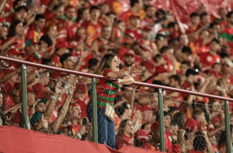 Torcida da Portuguesa deu um espet&aacute;culo no Canind&eacute;.