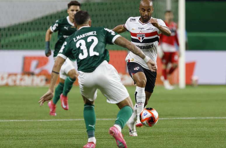 Lucas Moura sofreu les&atilde;o no gramado sint&eacute;tico do Allianz Parque em 2025 &ndash;