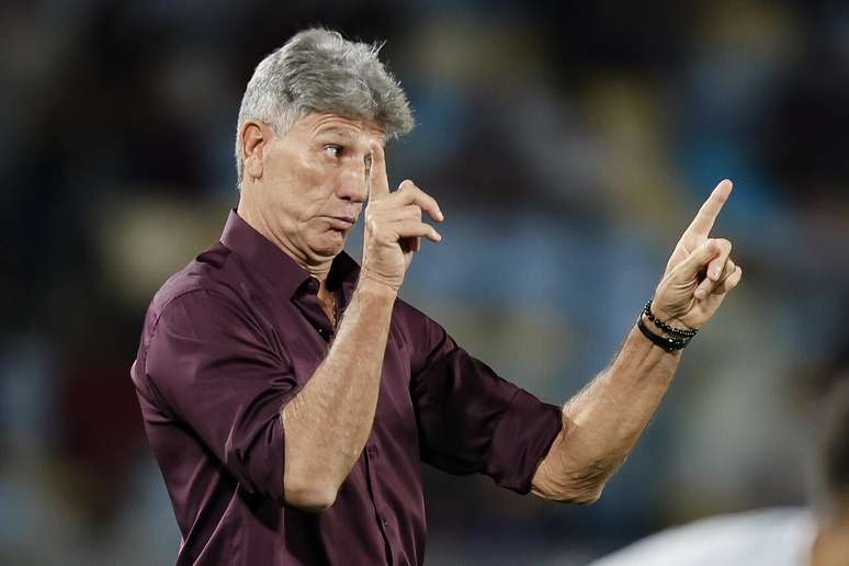 Renato Ga&uacute;cho comentou mudan&ccedil;as no time titular contra o Corinthians &ndash;