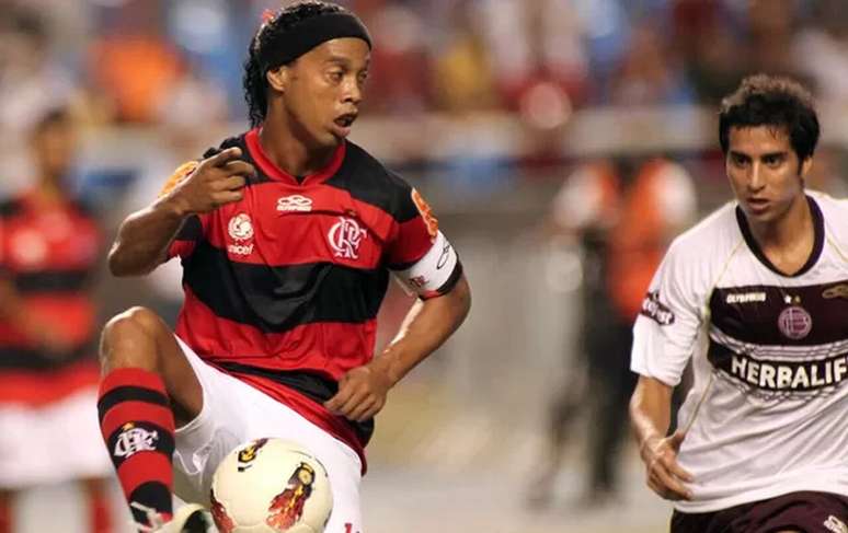 Ronaldinho contribuiu com assist&ecirc;ncias para gols de Deivid e Luiz Ant&ocirc;nio &ndash;