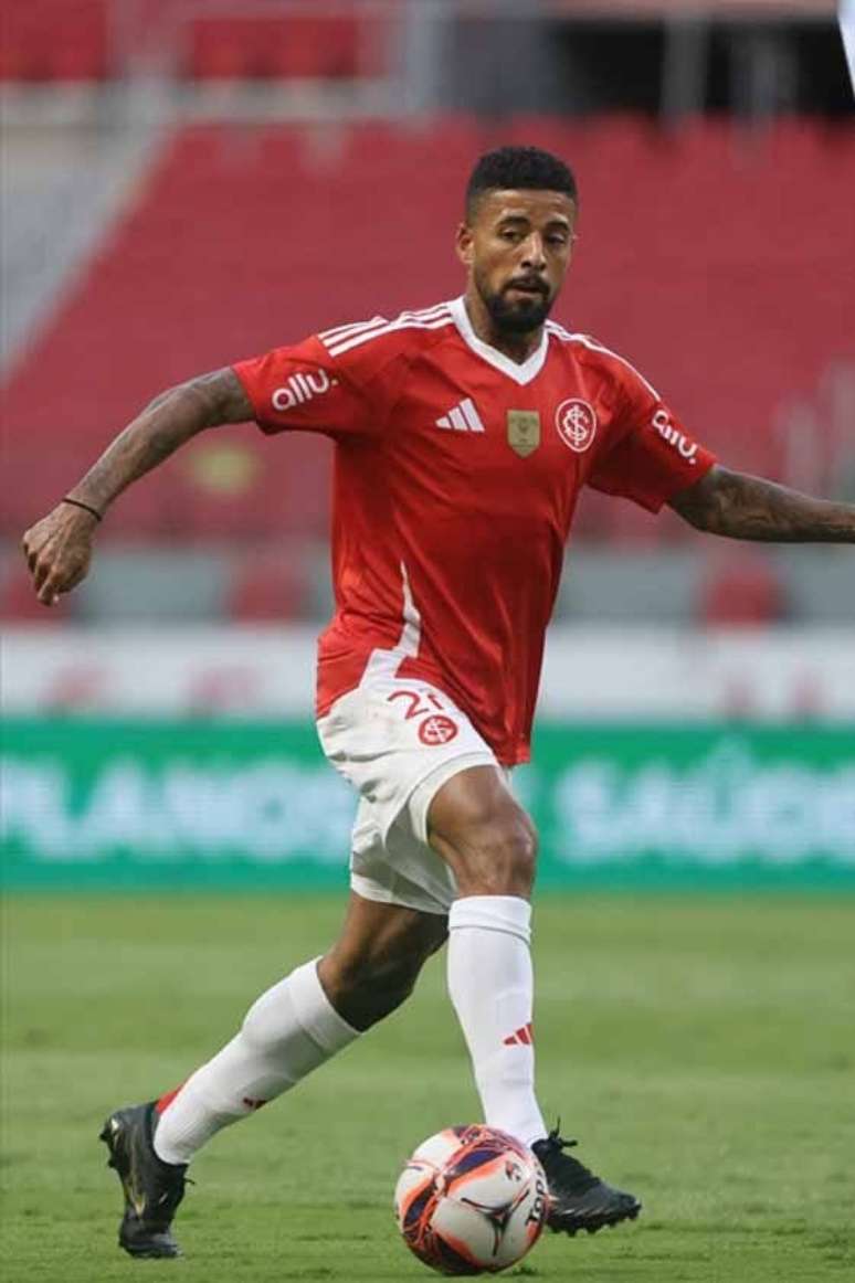 Paulinho em campo pelo Internacional &ndash; Foto Ricardo Duarte / Internacional;