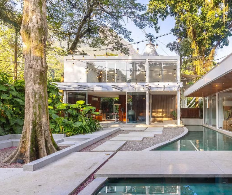 A mans&atilde;o foi vendida por R$ 23 milh&otilde;es e foi anunciada por v&aacute;rias corretoras