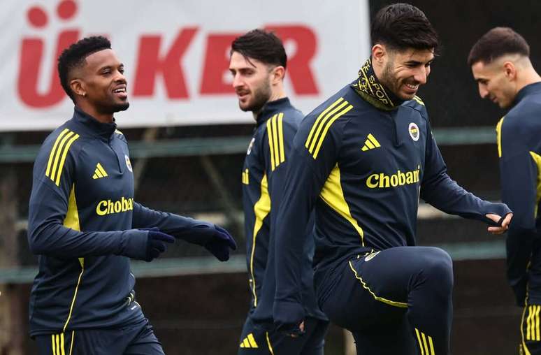 Atividade de prepara&ccedil;&atilde;o do Fenerbah&ccedil;e antes de encarar o Nottingham Forest &ndash;