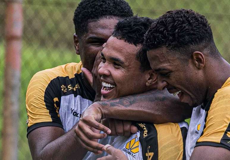 Jogadores do Tigre comemoram gol do triunfo sobre a Raposa &ndash;