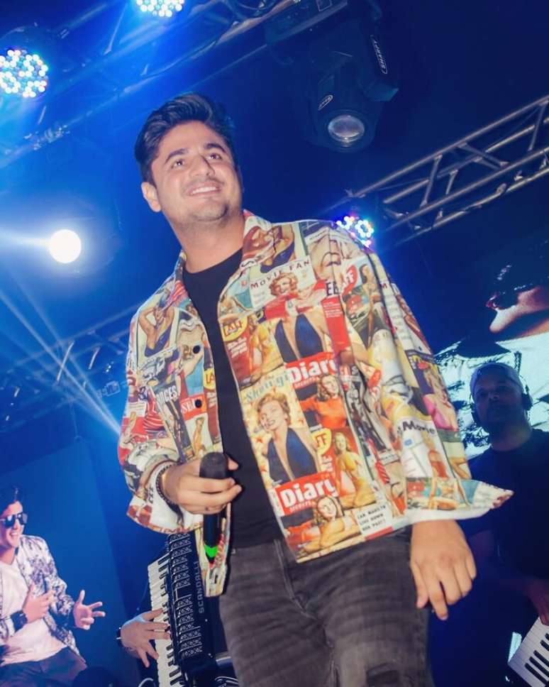 O cantor Jo&atilde;o Lima durante uma apresenta&ccedil;&atilde;o musical