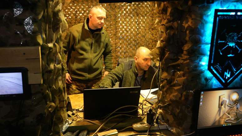 Drones FPV t&ecirc;m c&acirc;meras que transmitem informa&ccedil;&otilde;es de volta a seus operadores