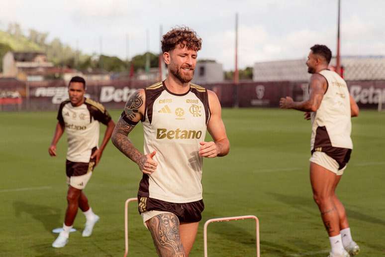 L&eacute;o Pereira quer apoio incondicional da torcida do Flamengo no Maraca &ndash;