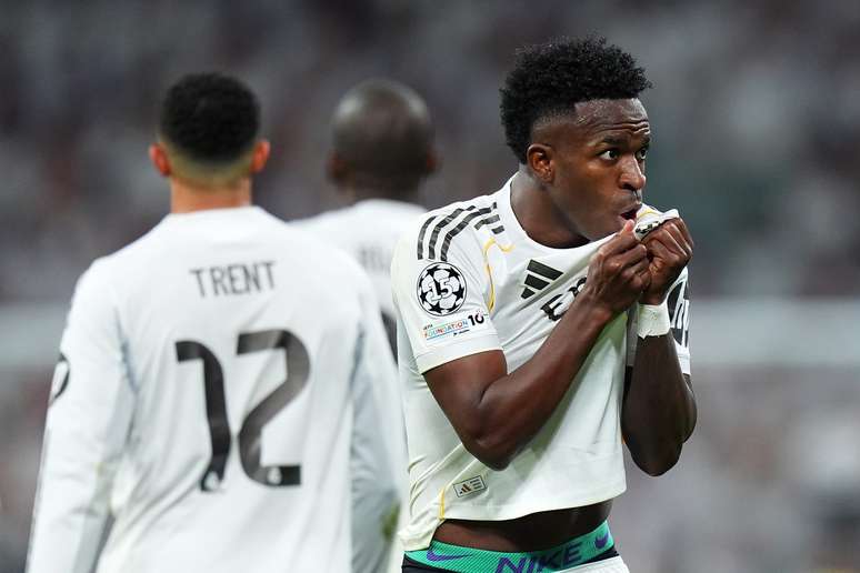 Vini Jr comemorando a virada do Real Madrid 