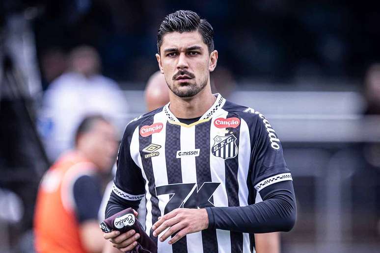 Santos n&atilde;o pagou a contrata&ccedil;&atilde;o de Jo&atilde;o Basso (foto) e sofreu transfer ban na Fifa &ndash;