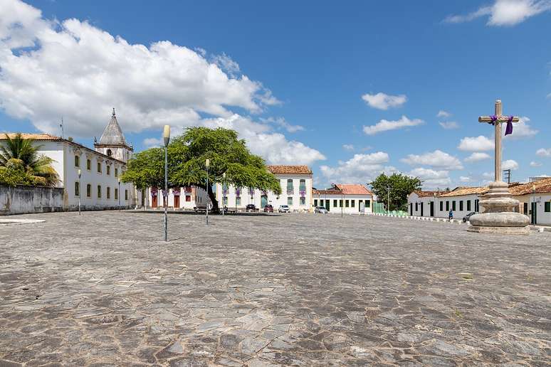 O tra&ccedil;ado da pra&ccedil;a segue o modelo de plaza mayor, adotado em diversas cidades da Am&eacute;rica Latina sob influ&ecirc;ncia ib&eacute;rica &ndash; Paul R. Burley/Wikimedia Commons