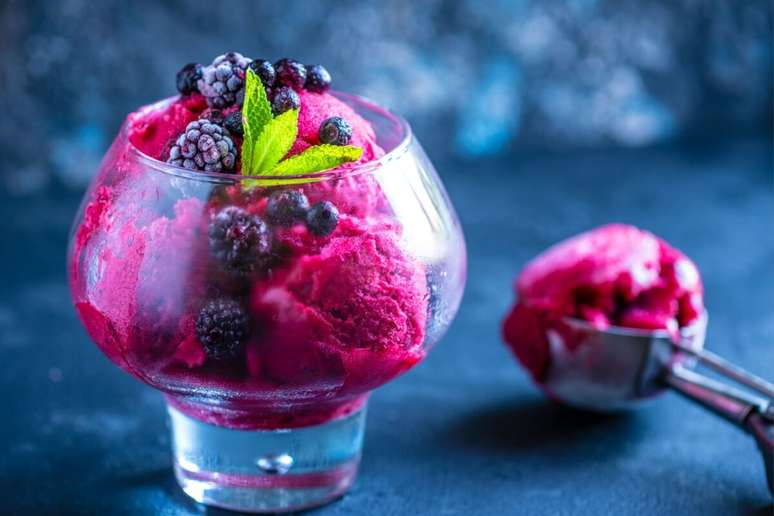 Frozen de iogurte com frutas vermelhas 