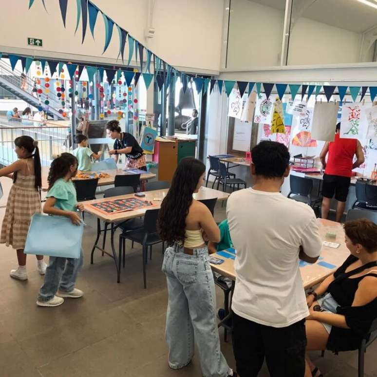 Oficina art&iacute;stica voltada para fam&iacute;lias e grupos de amigos