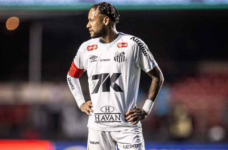 Neymar foi personagem discreto na goleada sofrida diante do Vasco em 2025 &ndash;