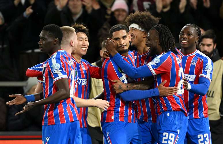 Jogadores do Crystal Palace comemorando a classifica&ccedil;&atilde;o 