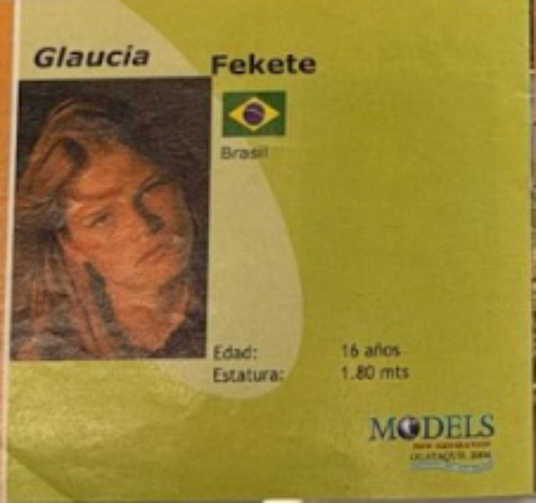 Gl&aacute;ucia Fekete foi ao Equador em evento de moda organizado por Brunel em 2004
