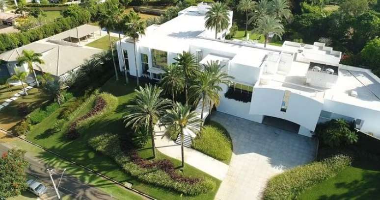 Justi&ccedil;a suspende leil&atilde;o de mans&atilde;o de Ana Hickmann e Alexandre Corr&ecirc;a em Itu