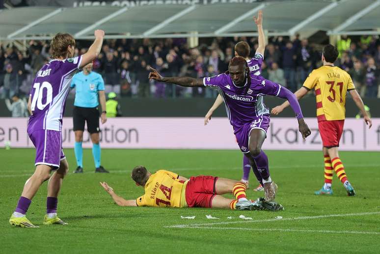 Kean comemorando um dos gols da Fiorentina 