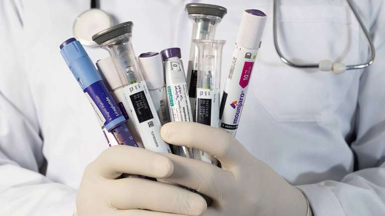 A compra de produtos irregulares ou falsificados via internet ou redes sociais n&atilde;o garante seguran&ccedil;a: o emagrecimento r&aacute;pido pode trazer consequ&ecirc;ncias a longo prazo &ndash; depositphotos.com / Micromoh77