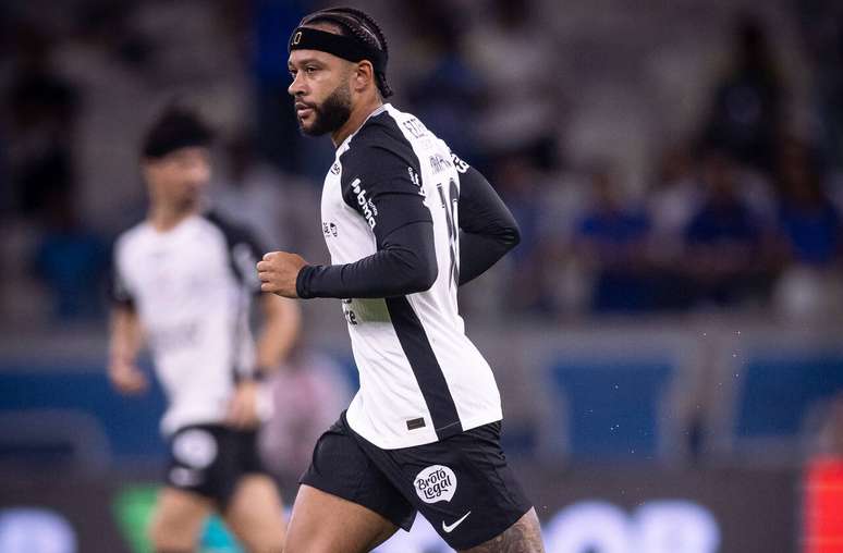 Dorival estuda ter Depay como centroavante, no lugar de Yuri Alberto &ndash;