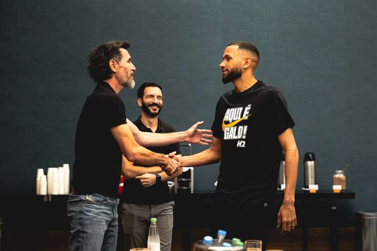 Eduardo Dom&iacute;nguez tem primeiro contato com Everson &ndash;