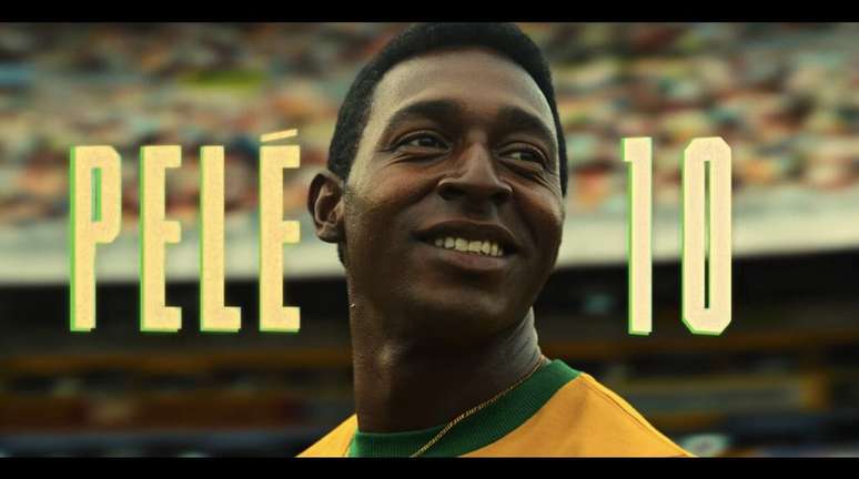 Registro da cena em que Pel&eacute; aparece no trailer da miniss&eacute;rie sobre a Sele&ccedil;&atilde;o Brasileira &ndash;
