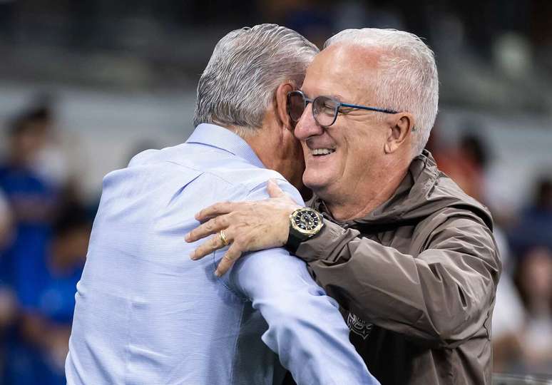 Dorival J&uacute;nior cumprimenta Tite antes do duelo entre Cruzeiro e Corinthians &ndash;