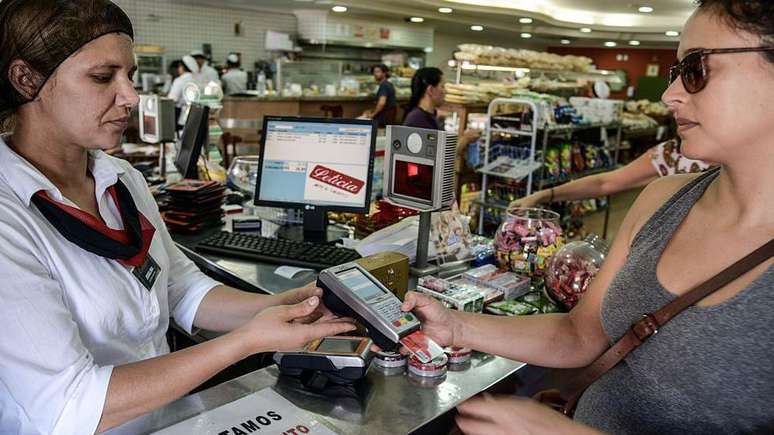 Opositores da mudan&ccedil;a dizem que aumento de custo ser&aacute; repassado ao consumidor final