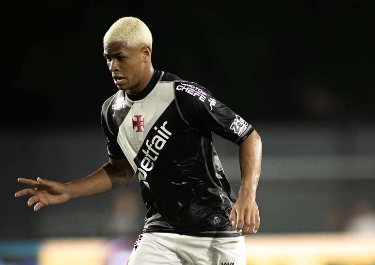 Ap&oacute;s segundo per&iacute;odo de empr&eacute;stimo, Barros rapidamente se consolidou como um pilar defensivo do Vasco a partir do segundo semestre de 2025 &ndash;