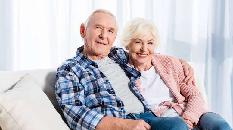 வயது முதிர்ந்தவர்களைக் கண்காணித்ததில், சில ஆக்டோஜெனரியன்கள் மற்றும் வயதுக்கு மாறானவர்கள் நினைவாற்றல் சோதனைகளில் மிகவும் இளையவர்களுடன் ஒப்பிடக்கூடிய செயல்திறனைக் காட்டியது தெரியவந்தது - depositphotos.com / IgorVetushko