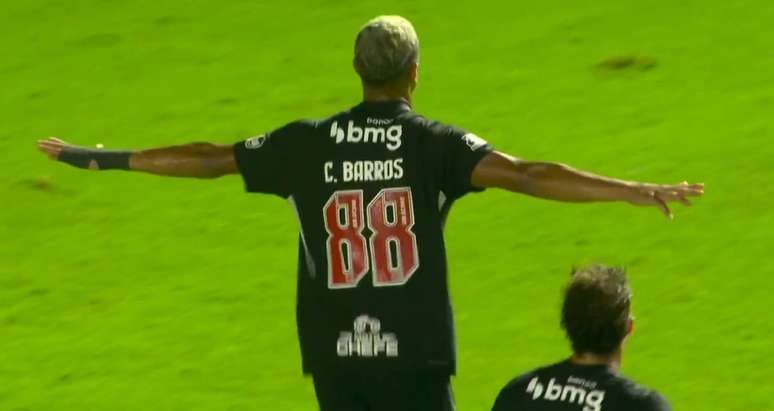 Barros comemora seu gol &ndash;