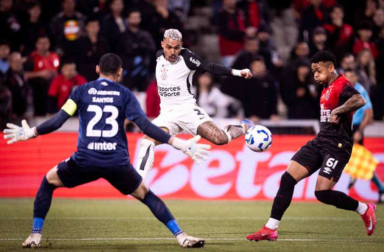 Matheuzinho &eacute; um dos principais destaques do Corinthians &ndash;
