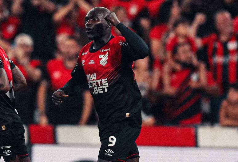 Kevin Viveros &eacute; um dos destaques do Athletico-PR no Brasileir&atilde;o &ndash;