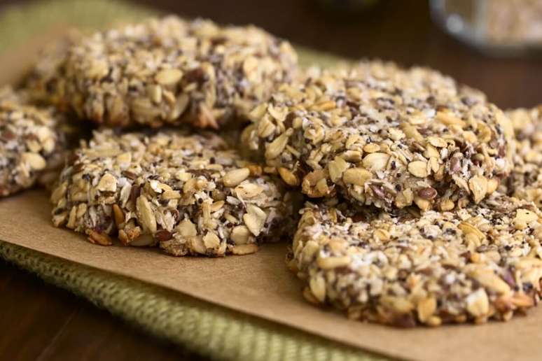 Biscoito de linha&ccedil;a, aveia e chia 