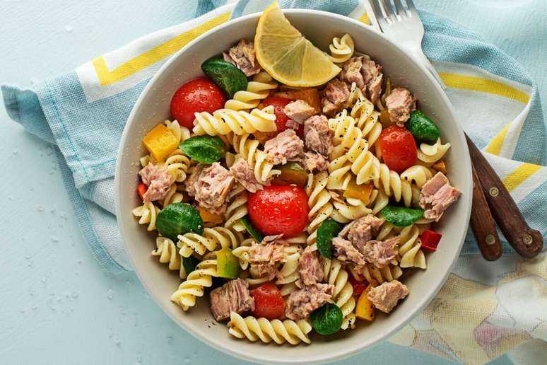 Macarr&atilde;o com atum e vegetais 