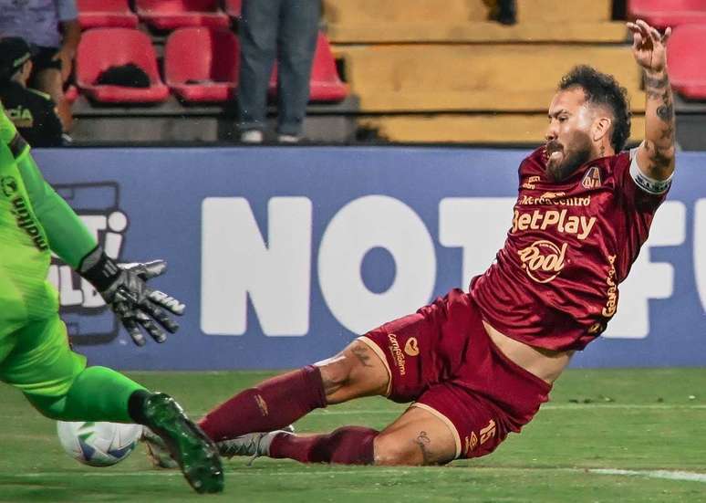 Marcador da etapa inicial favorecia o lado colombiano da disputa por vaga na Libertadores &ndash;