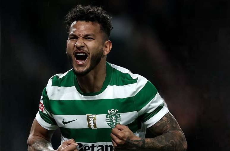 Sporting segue na cola do Porto no Campeonato Portugu&ecirc;s, gra&ccedil;as aos gold de Lu&iacute;s Su&aacute;rez sobre o Estoril &ndash;