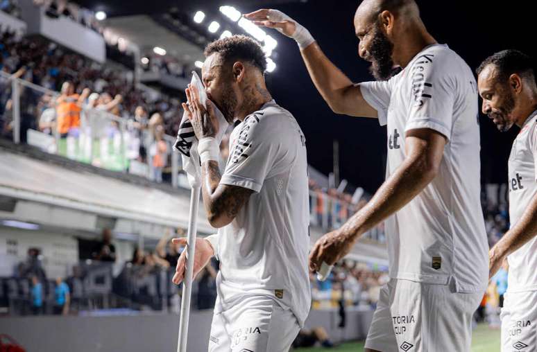 Camisa 10 comemora primeiro gol diante do Vasco &ndash;