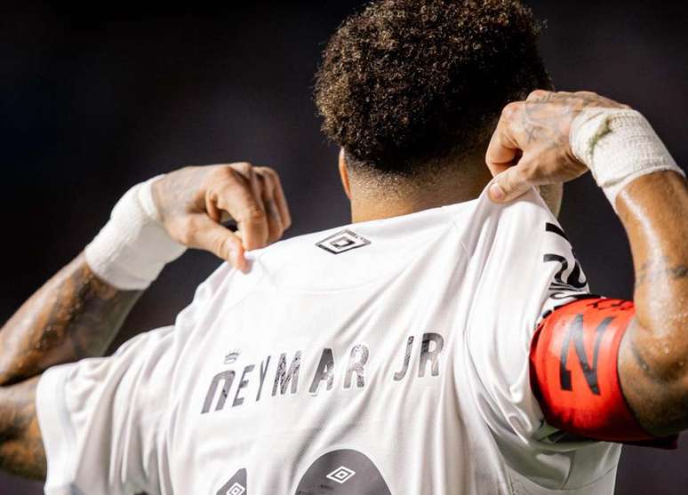 Neymar comentou suas chances de retornar &agrave; Sele&ccedil;&atilde;o Brasileira em entrevista ap&oacute;s vit&oacute;ria do Santos sobre o Vasco &ndash;