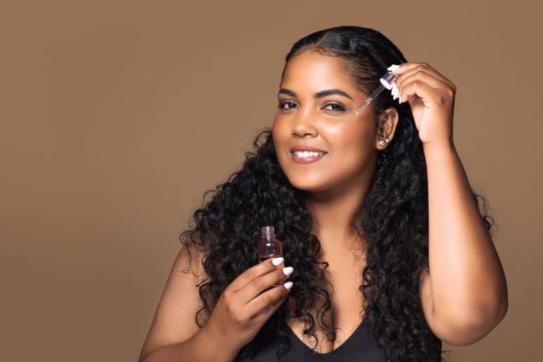 A centella asi&aacute;tica permite aplica&ccedil;&atilde;o tanto em rotinas voltadas para manchas quanto para sensibilidade e acne 