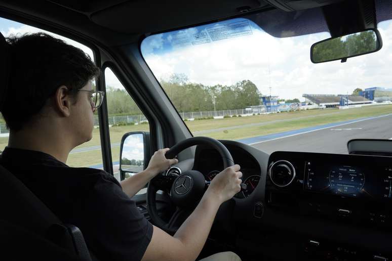 Nova Mercedes Sprinter Autom&aacute;tica