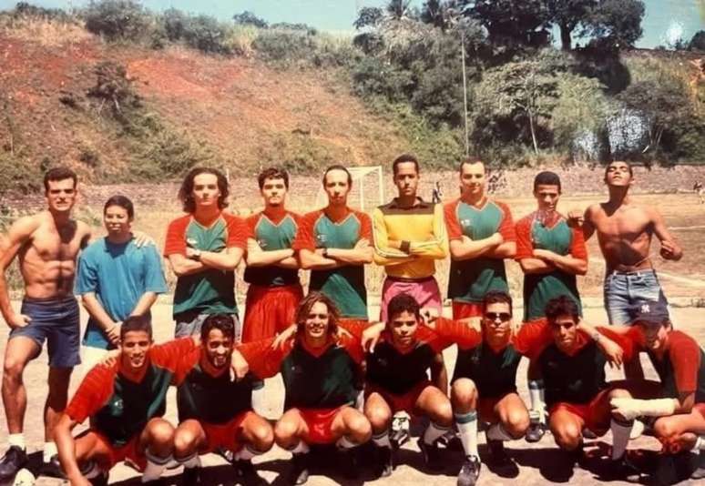 Wagner Moura, Andr&eacute; Henning e Pablo Reis eram alguns dos integrantes do time de futebol da Facom