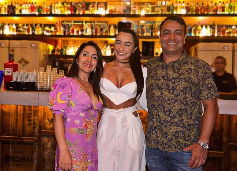 Duda Freire com a m&atilde;e e o pai, Dyogo Hilario Tocafundo