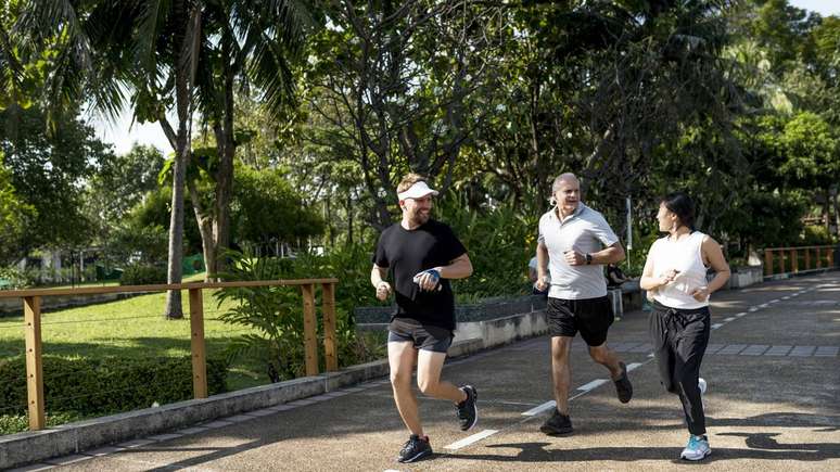 Para fortalecer o sistema cardiorrespirat&oacute;rio, os exerc&iacute;cios mais indicados s&atilde;o os de car&aacute;ter aer&oacute;bico, realizados por per&iacute;odos cont&iacute;nuos ou intervalados, com intensidade leve a moderada ou vigorosa, conforme a condi&ccedil;&atilde;o de cada pessoa &ndash; depositphotos.com / Rawpixel