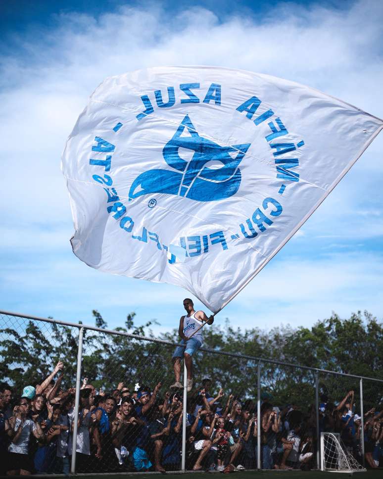 மாஃபியா அசுல் டோ க்ரூஸீரோ திறந்த பயிற்சியில் இருக்கிறார் -