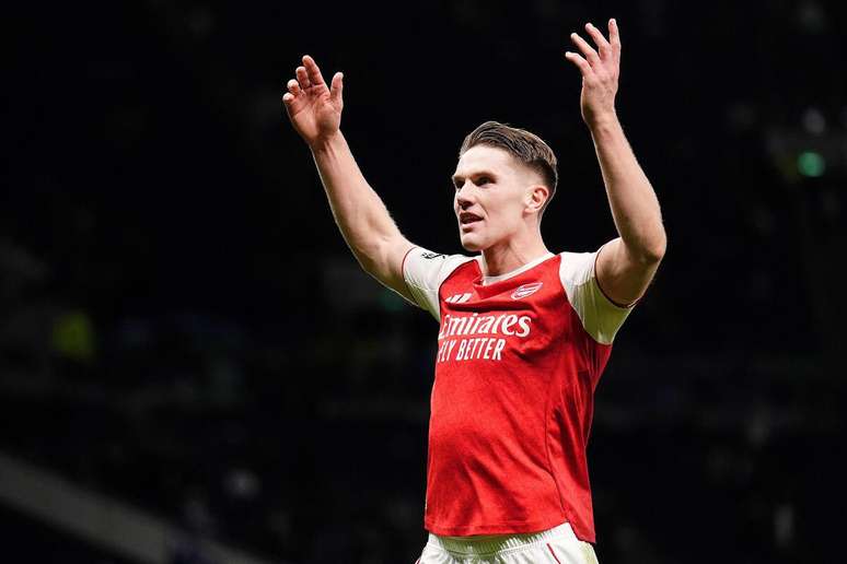 22.02.2026 அன்று டோட்டன்ஹாமுக்கு எதிராக விக்டர் ஜியோகெரெஸ் (ஆர்சனல்) தனது கோலைக் கொண்டாடினார். 