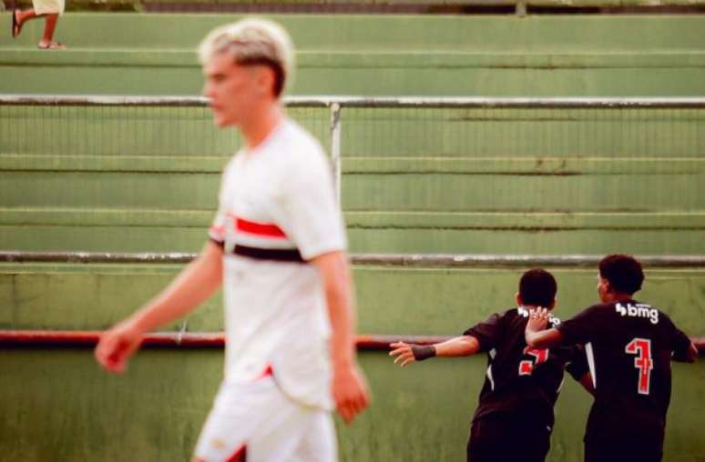 Andrey Fernandes comemora gol pelo Vasco &ndash;